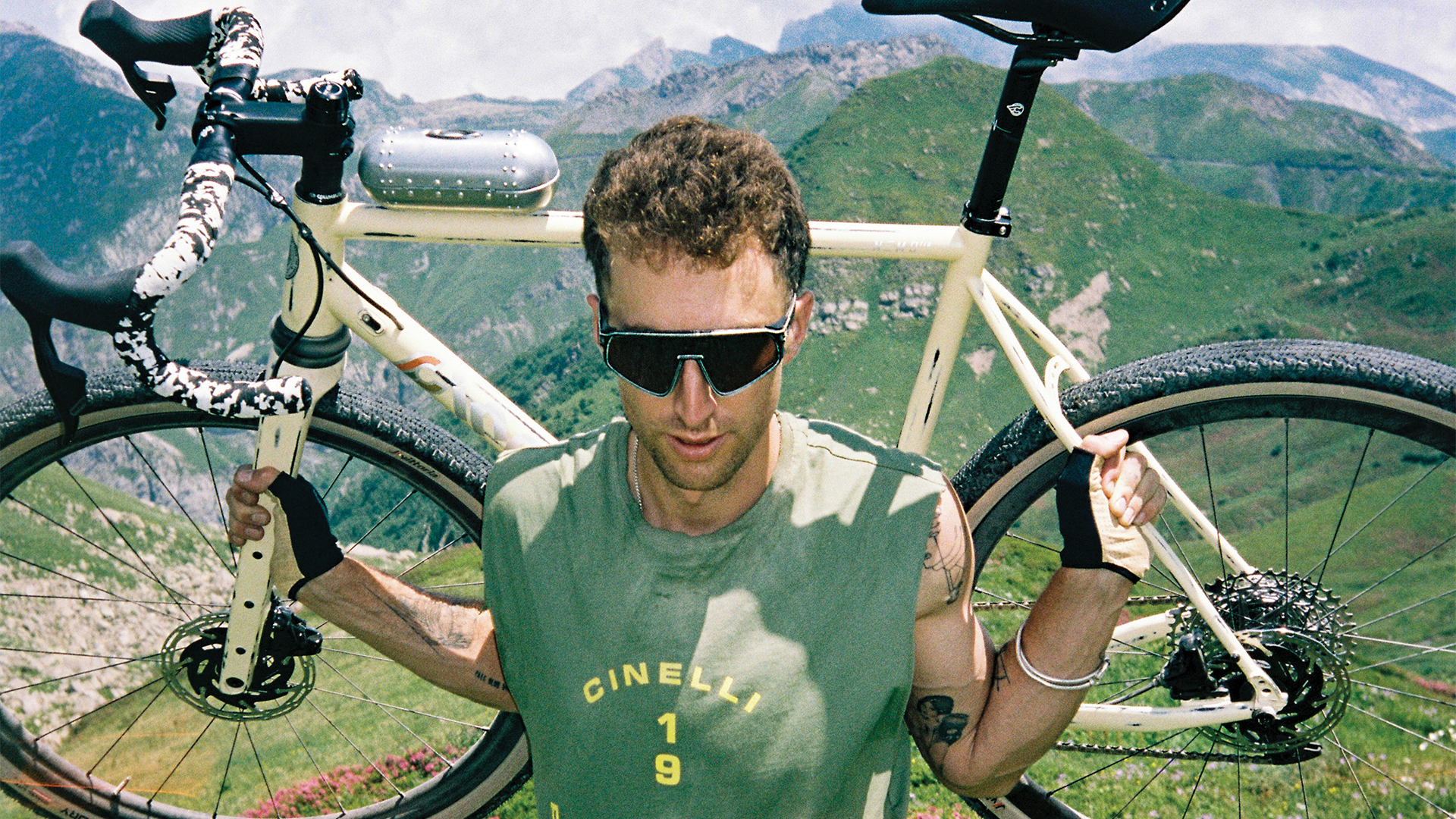 Cinelli x Oakley フローの追求：初コラボレーションで限定版